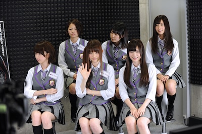 メインスタジオに登場した乃木坂46のメンバー6人。