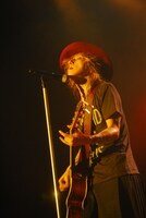 写真は6月8日の大阪公演での清春。