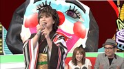 aikoが今ハマっている水谷千重子(写真左)。