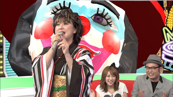 aikoが今ハマっている水谷千重子(写真左)。