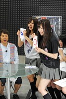 斉藤優里、白石麻衣（写真左から）