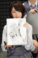 うまく特徴を捉えたスパイダーマンを描いた橋本奈々未。