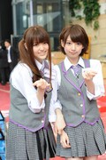 ワールドプレミア会場でレポートを担当した松村沙友理、橋本奈々未（写真左から）。