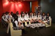別スタジオで番組企画を決定した乃木坂46のメンバー。