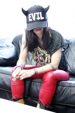 インタビューに応える鬼束ちひろ。