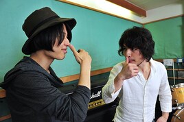 BIGMAMA×[Champagne]が「MIWA ROCK!!」ギター対決