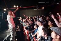 田我流と会場の様子。