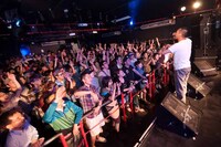 田我流と会場の様子。