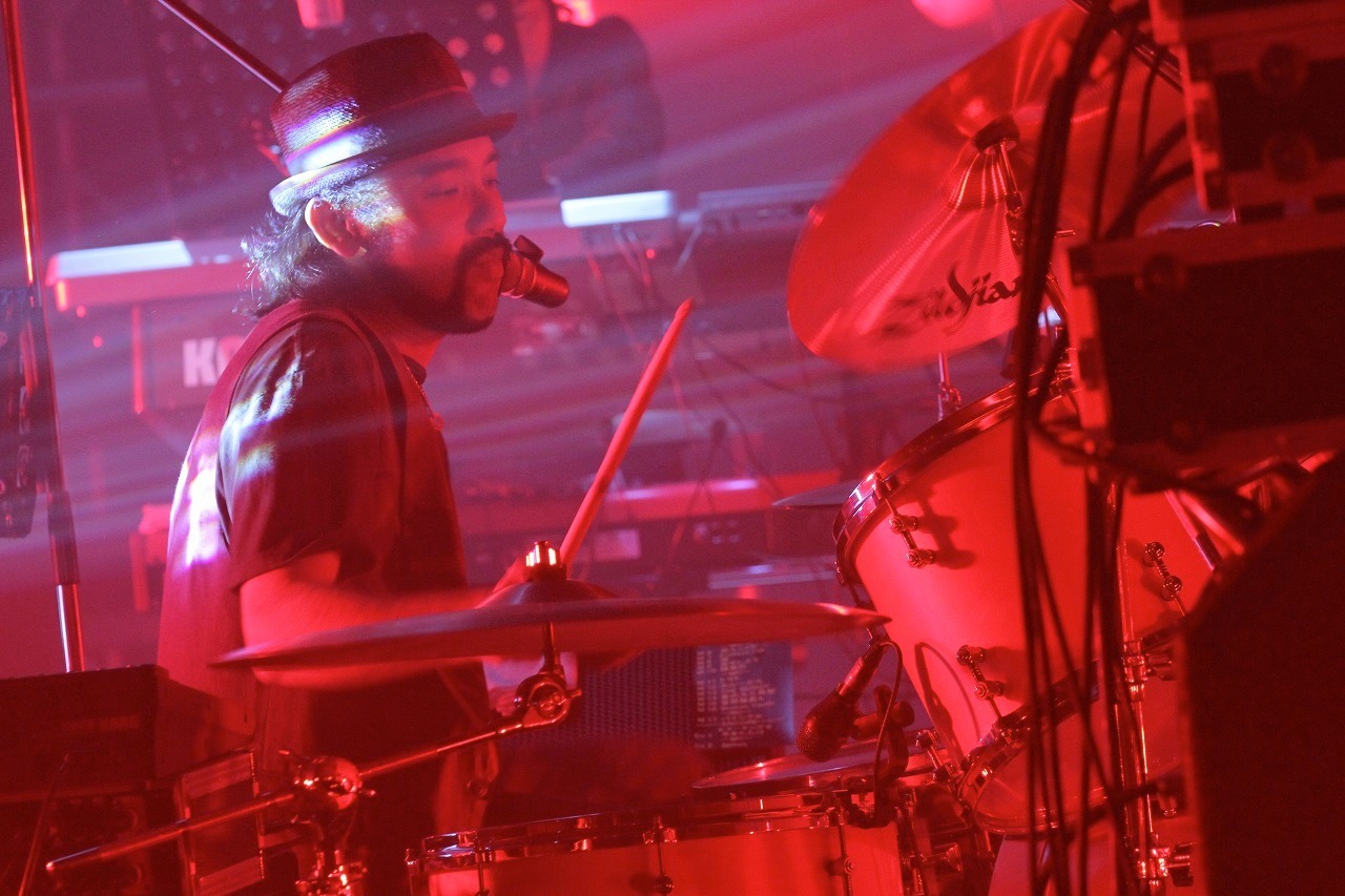 対馬祥太郎（Dr）（PHOTO BY Kamiiisaka Hajime）