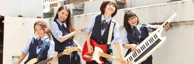 blue chee's（右から2番目が松本江里子）