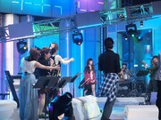 大歓声に包まれて登場したオープニングの様子。