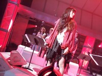 柴咲コウのスタジオライブ収録風景。