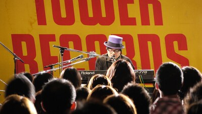 写真は6月13日のインストアライブの様子。