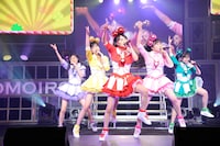 タイトルどおりの“バカ騒ぎ”で夏をスタートさせたももいろクローバーZ。（photo by hajime kamiiisaka）