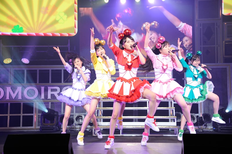 タイトルどおりの“バカ騒ぎ”で夏をスタートさせたももいろクローバーZ。（photo by hajime kamiiisaka）