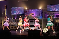 「ももいろクローバーZ ももクロ夏のバカ騒ぎ Summer Dive 2012 Tour -開幕戦- 6.17 NHKホール大会」より。（photo by hajime kamiiisaka）