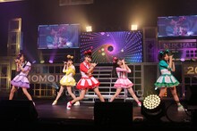 「ももいろクローバーZ ももクロ夏のバカ騒ぎ Summer Dive 2012 Tour -開幕戦- 6.17 NHKホール大会」より。（photo by hajime kamiiisaka）