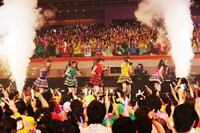 「ももいろクローバーZ ももクロ夏のバカ騒ぎ Summer Dive 2012 Tour -開幕戦- 6.17 NHKホール大会」より。（photo by hajime kamiiisaka）