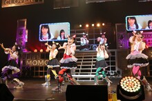 「ももいろクローバーZ ももクロ夏のバカ騒ぎ Summer Dive 2012 Tour -開幕戦- 6.17 NHKホール大会」より。（photo by hajime kamiiisaka）