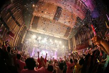 「ももいろクローバーZ ももクロ夏のバカ騒ぎ Summer Dive 2012 Tour -開幕戦- 6.17 NHKホール大会」より。（photo by hajime kamiiisaka）