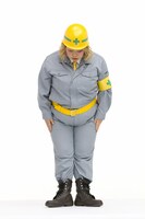 きれいなおじぎを見せる渡辺直美。