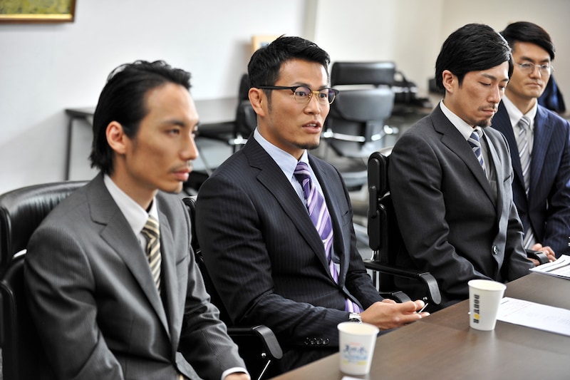 インタビューに答える須藤元気(写真中央)。