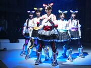 初めての「Z女戦争」生演奏パフォーマンスに緊張するメンバー。