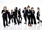 「SHOXX」230号に掲載されるナイトメアとバロックの“競演”写真。