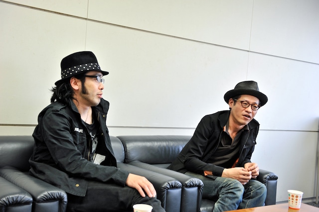 写真左から飯島誓（B.Sax）、武藤昭平（Dr, Vo）。