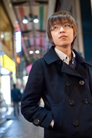 VOCALOIDシーンで注目を集める、石川県在住の「ぽわぽわP」こと椎名もた。