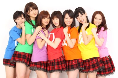 アップアップガールズ（仮）。写真左から新井愛瞳、森咲樹、佐藤綾乃、仙石みなみ、関根梓、佐保明梨、古川小夏。