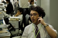 ムロツヨシ演じる広告代理店の上原。（C）2012真鍋昌平・小学館 / 映画「闇金ウシジマくん」製作委員会