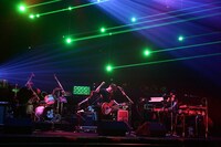 ニンジャーライトとの共演でもオーディエンスを沸かせたサカナクション。（撮影：石阪大輔【Hatos】）