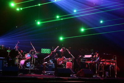 ニンジャーライトとの共演でもオーディエンスを沸かせたサカナクション。（撮影：石阪大輔【Hatos】）