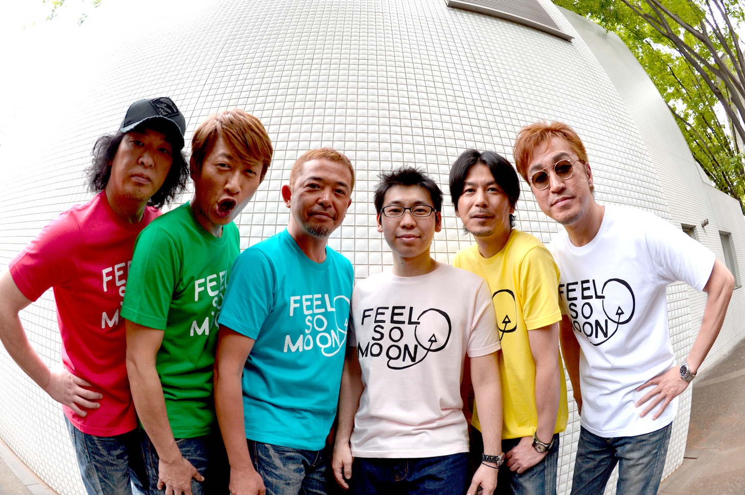 ユニコーンの5人とマンガ「宇宙兄弟」作者の小山宙哉。
