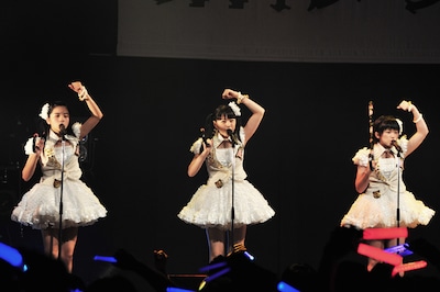 田村芽実、中西香菜、竹内朱莉（写真左から）