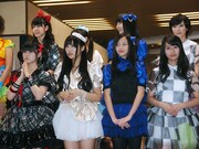 写真左から嗣永桃子(Buono!)、根岸愛(ぱすぽ☆)、山邊未夢(東京女子流)、桜井玲香(乃木坂46)。