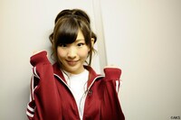 3333個のドミノ倒しに挑戦する岩佐美咲。 (C)AKS