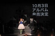 ライブでは、MEGの誕生日である10月3日にニューアルバムがリリースされることも発表された。