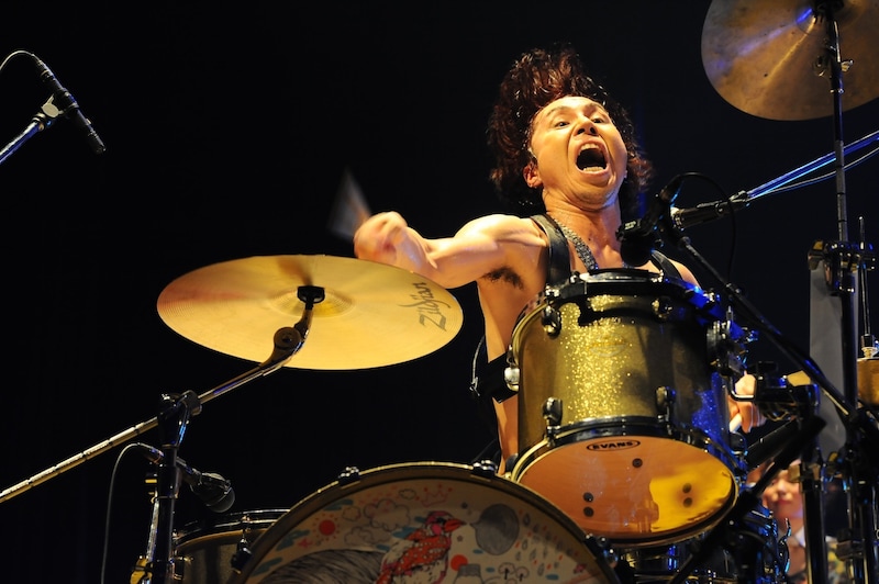 ゲイリー・ビッチェ（Dr, Vo）（撮影：MASANORI NARUSE）