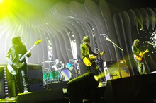 「ゼロ」を演奏するBUMP OF CHICKEN。（写真提供：MTV Networks Japan）