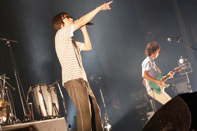 写真はツアーファイナル公演の模様。