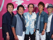 スタジオライブ収録後の武部聡志（写真中央）とTUBE。