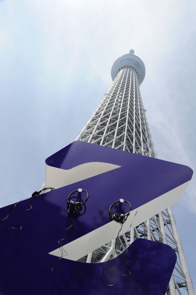 東京スカイツリーのふもとで異質な存在感を放つ、紫のZピン。
