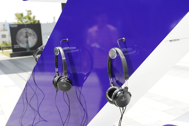 Zピンに直接差されたヘッドフォン。