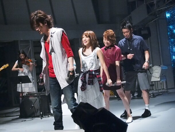 西川貴教×高橋みなみ×槇原敬之×DAIGOという異色メンバーによる「Choo Choo Train」の模様。