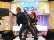 トーク中、AKIRAを先頭にメンバー全員で「Choo Choo TRAIN」の“名物”をパフォーマンス。