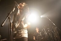 写真は奄美ライブの模様。(c) shimbo yuki