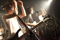 写真は奄美ライブの模様。(c) shimbo yuki