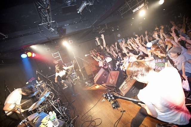 写真は奄美ライブの模様。(c) shimbo yuki